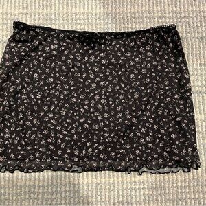 H&M Black Floral Mini Skirt